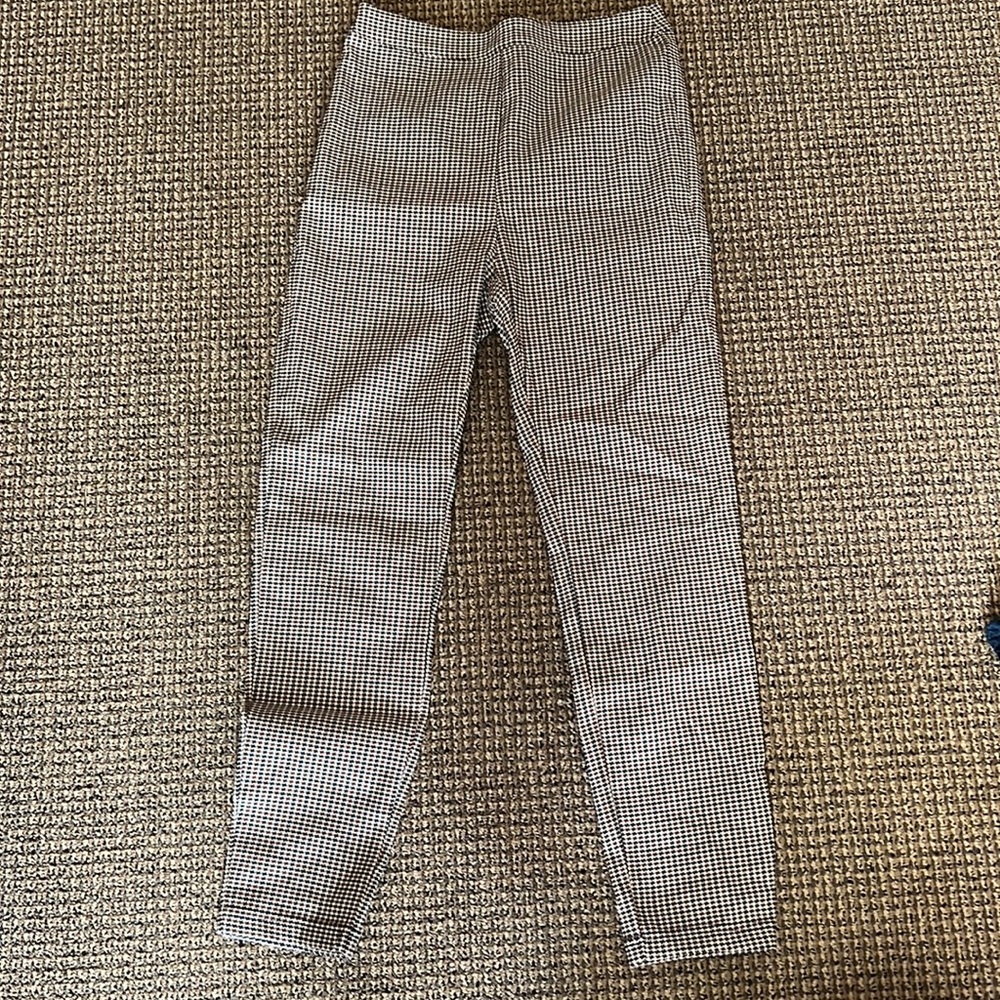 High waisted long pants with black white and brown print